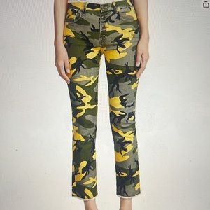 Pam& Gela Women’s Camo Exposed Button Cropped Kick Flare